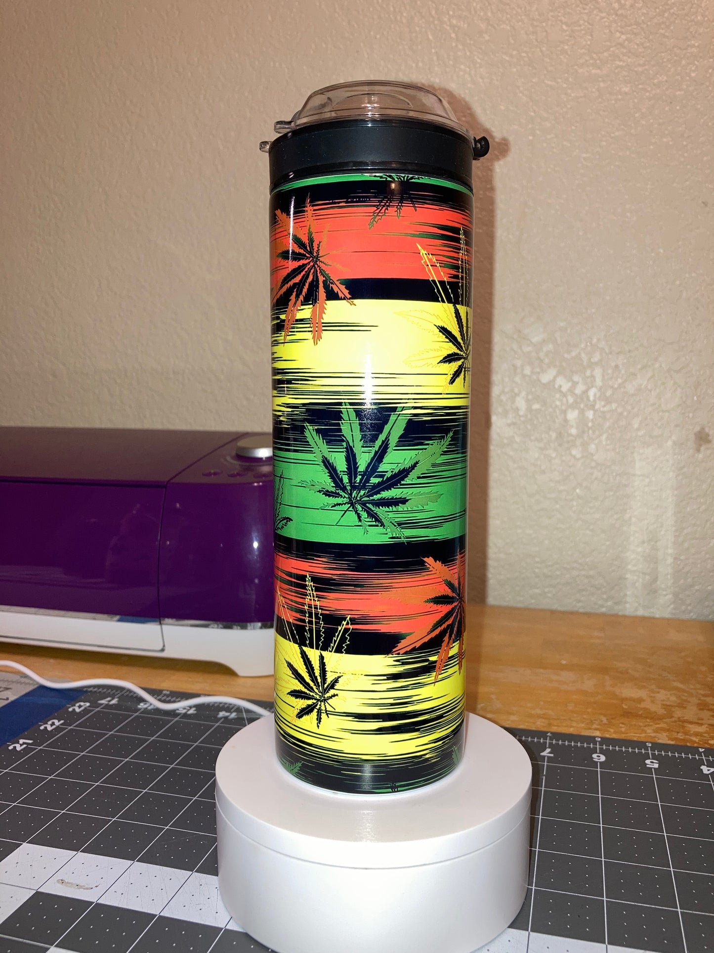 20 oz Tumbler - Weed Leaves